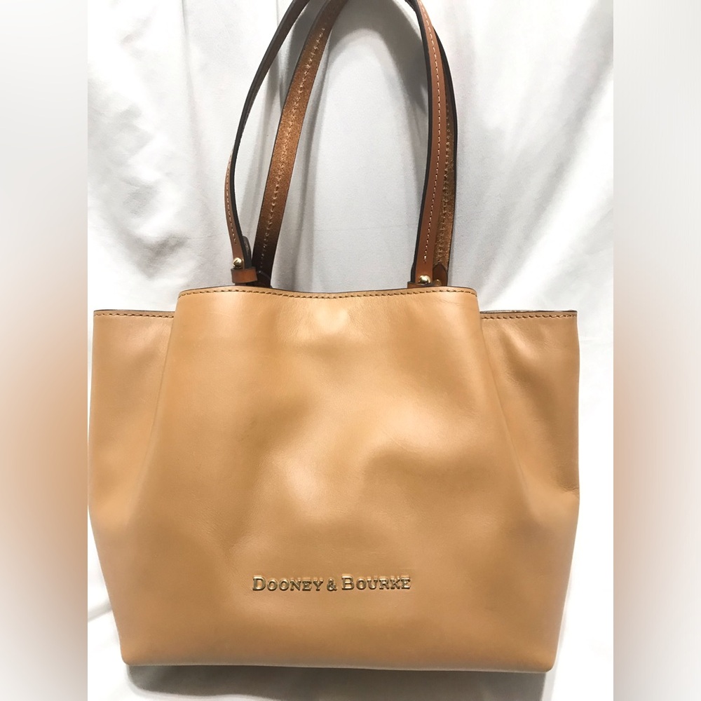 GUC Dooney & Bourke Smooth Leather City Flynn, color Natural
